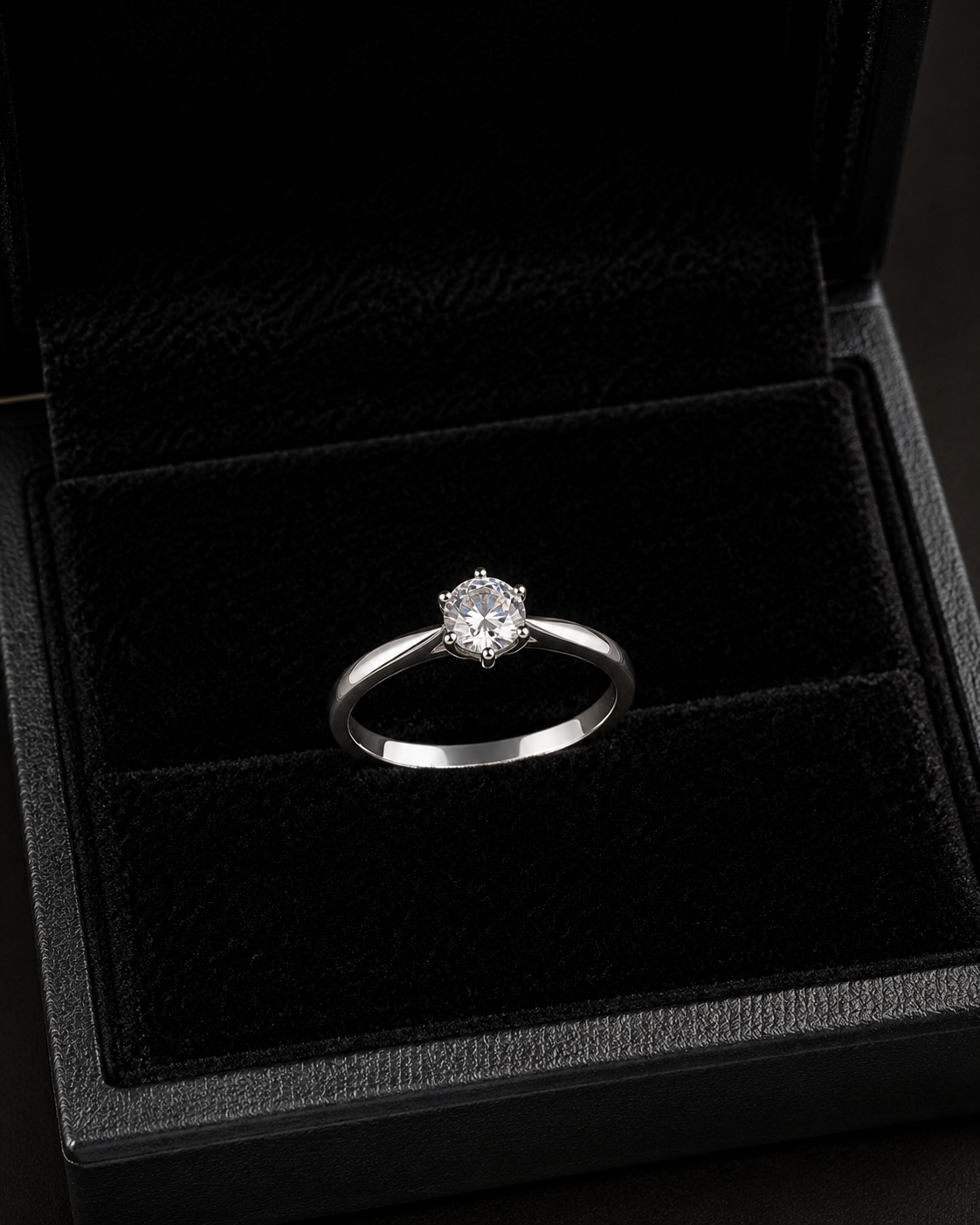 vs-133 Classic Solitaire Crystal Ring