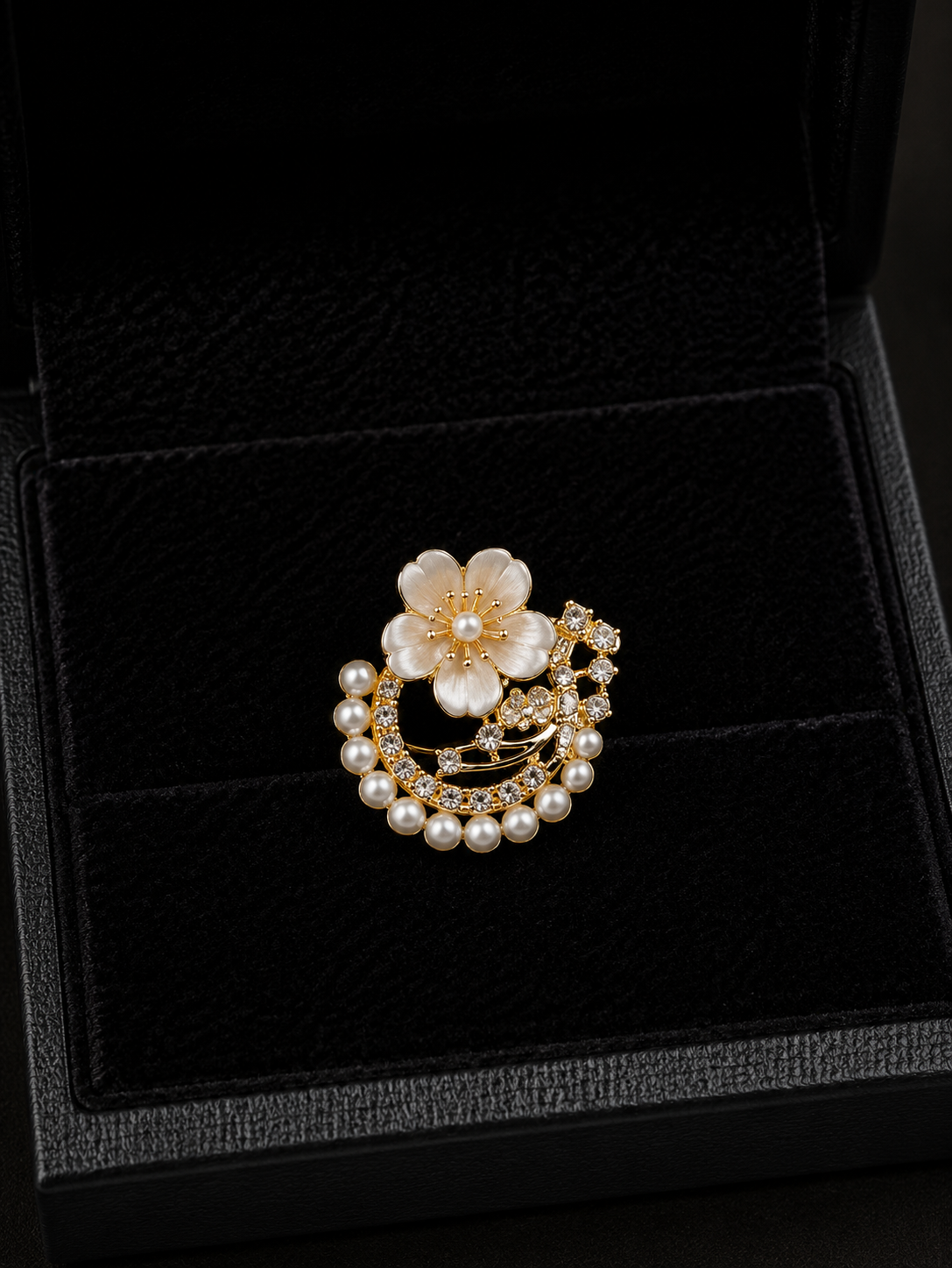 vs-92 Floral Pearl Crystal Clip