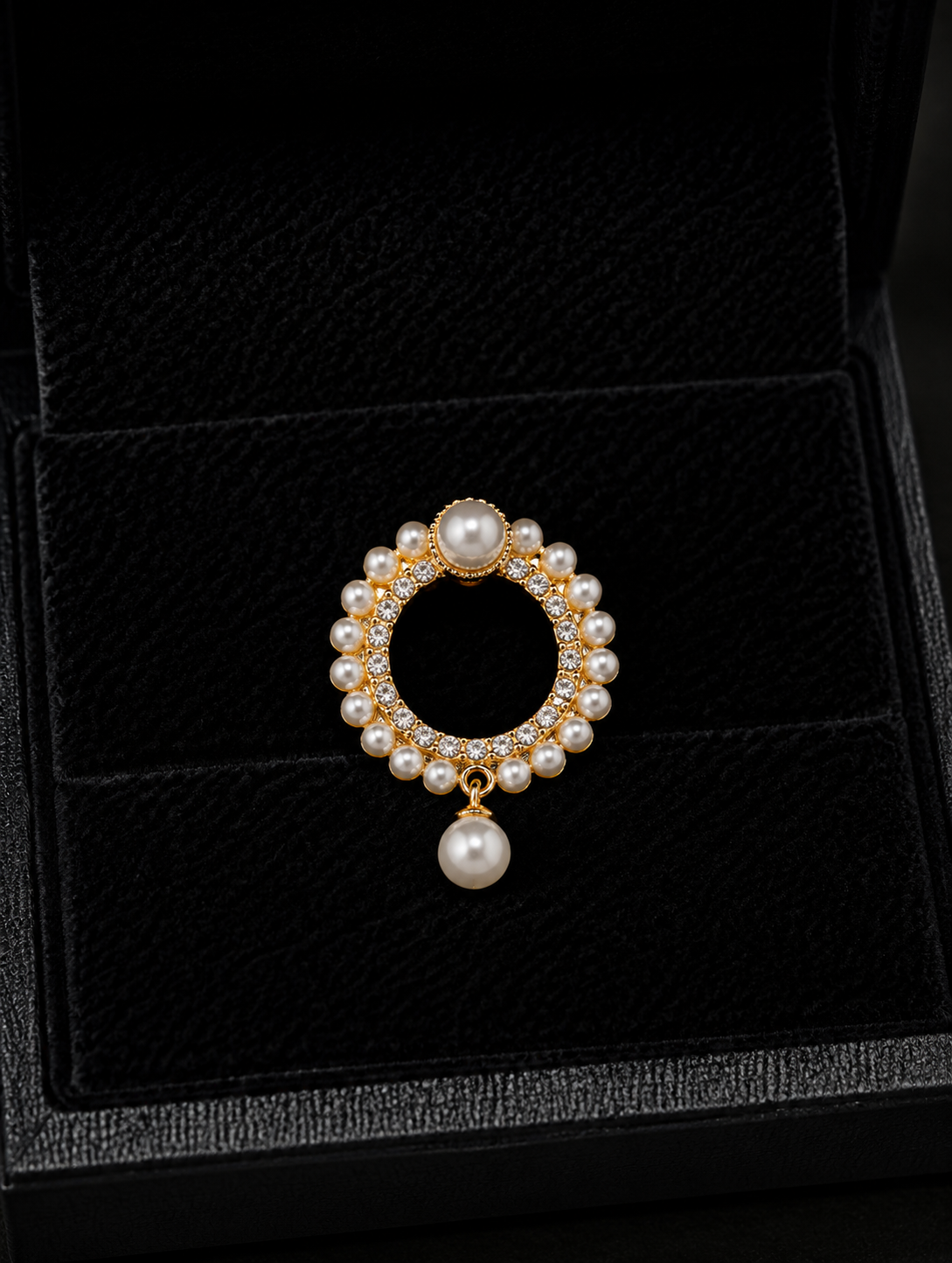 vs-93 Pearl & Crystal Floral Clip