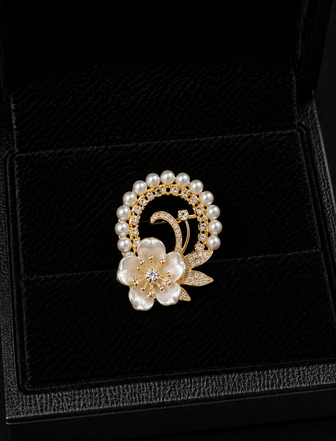 vs-94 Pearl & Floral Crystal Clip